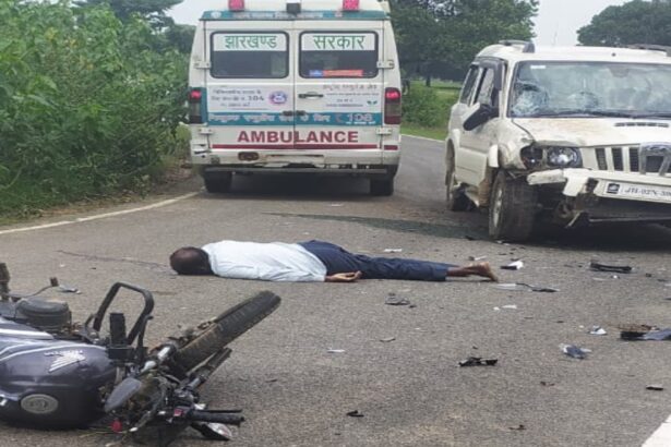 अम्बाटोली गाँव में एक सड़क दुर्घटना में मार्शल तिर्की की मौत हो गई।